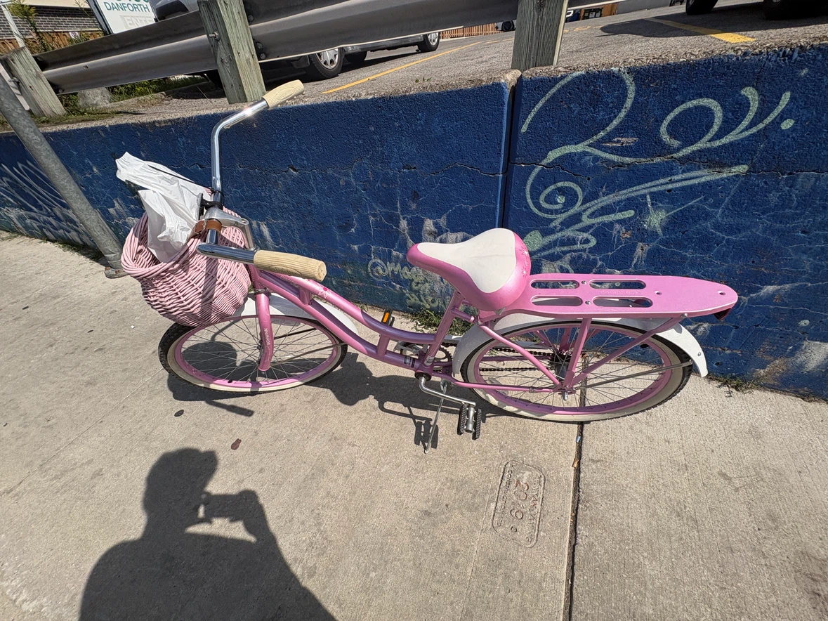 Schwinn 24" G Destiny Pink Cruiser Bike / only cash /