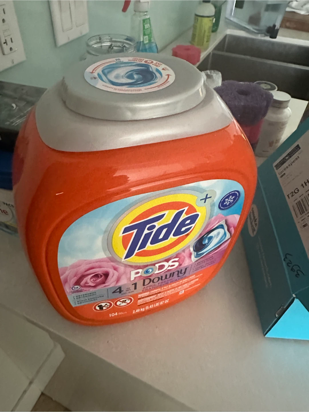 Tide PODS 4-in-1 with Downy