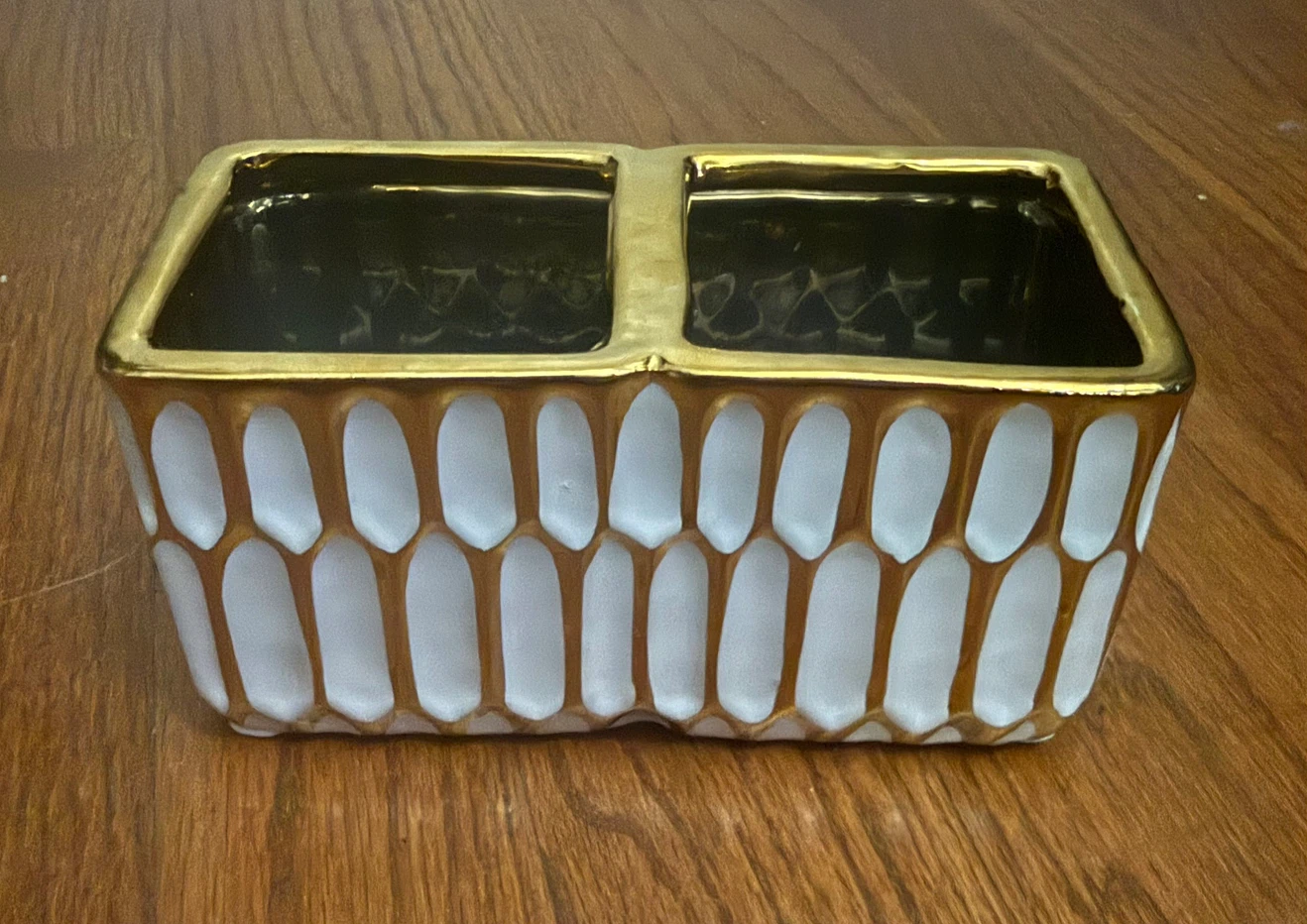 White and gold decorative piece