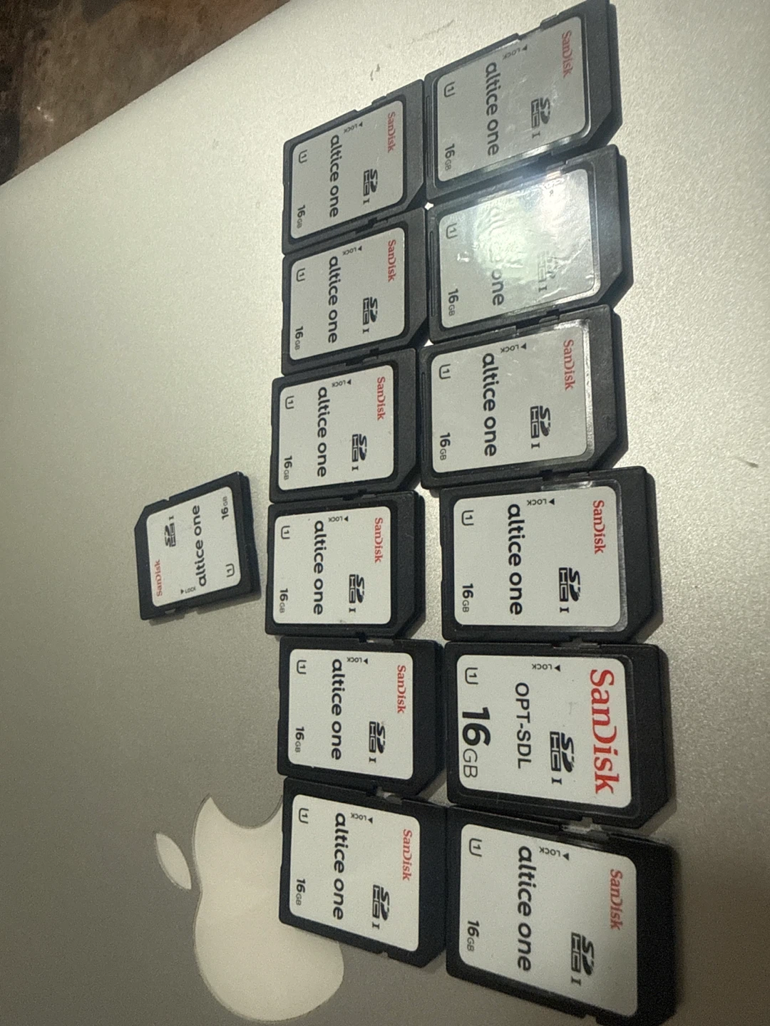 Lot of 13 SanDisk SD Cards - Altice One 16GB - photo 3