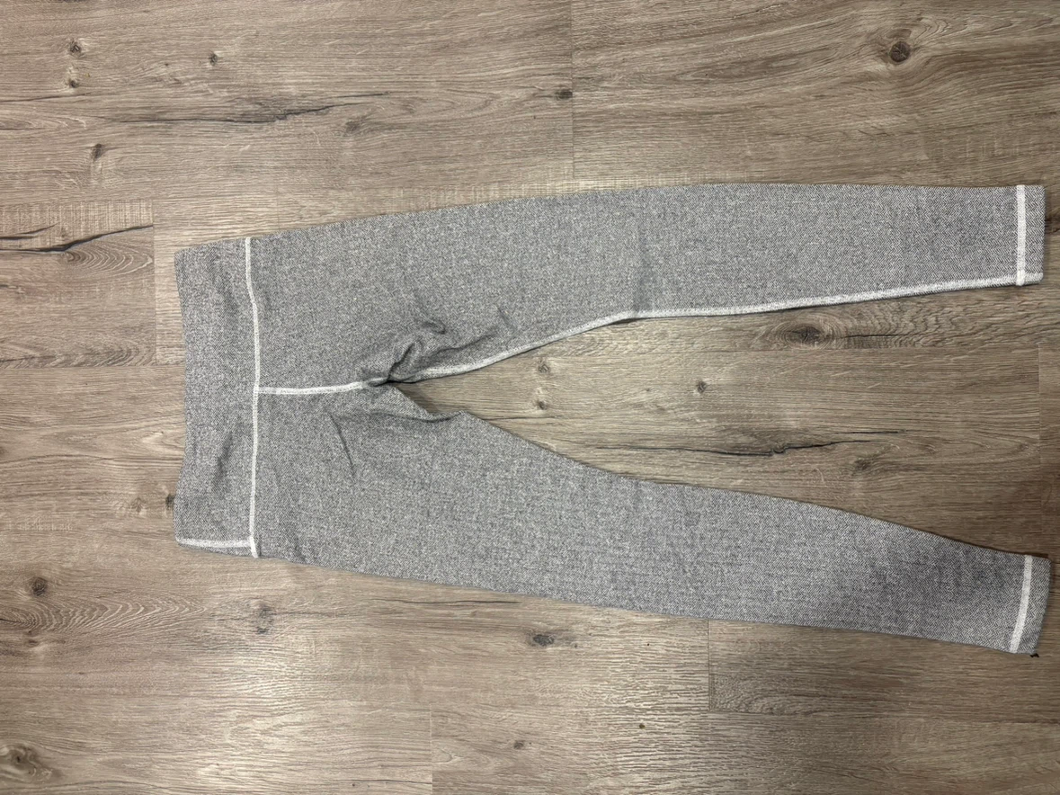Lululemon Grey Herringbone Leggings Size 6 - photo 3