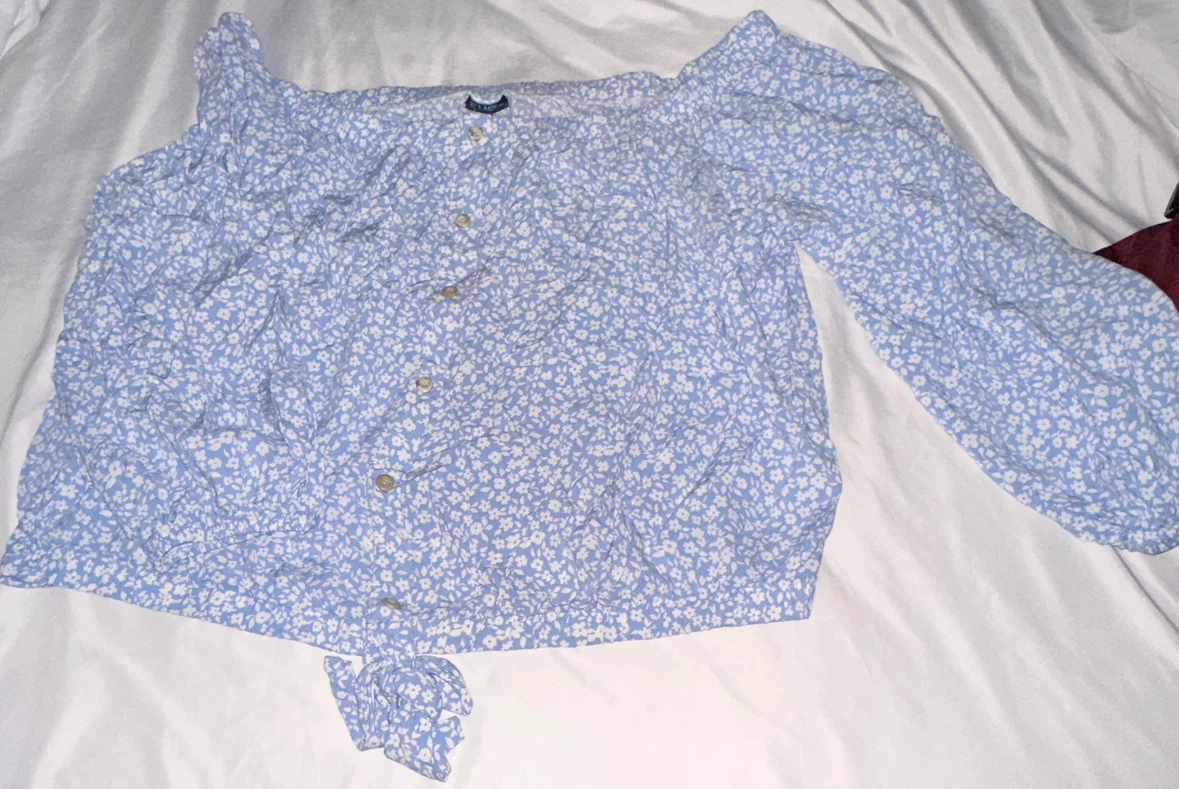 Rue21 Blue Floral Off-the-Shoulder Button-Up Top