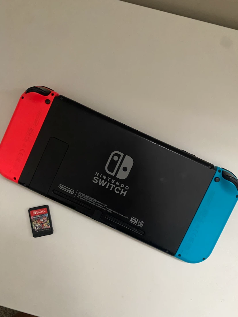 Nintendo Switch Console + Mario kart 8 - photo 2