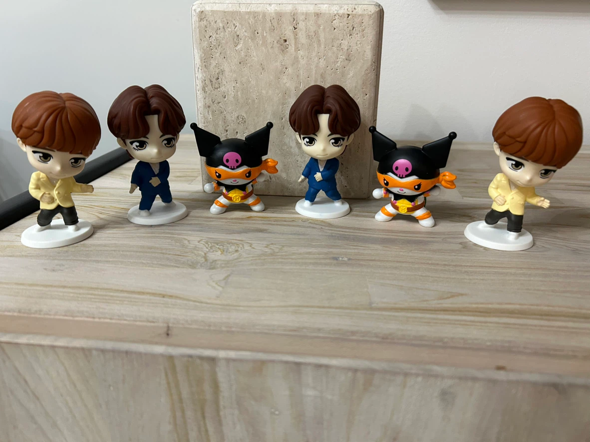 Chibi Figures - 3 K-Pop Idols & 2 Kuromi