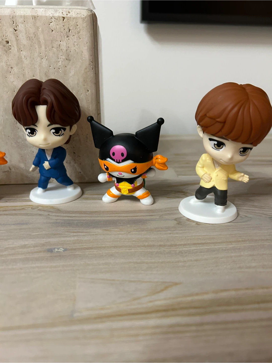 Chibi Figures - 3 K-Pop Idols & 2 Kuromi - photo 2
