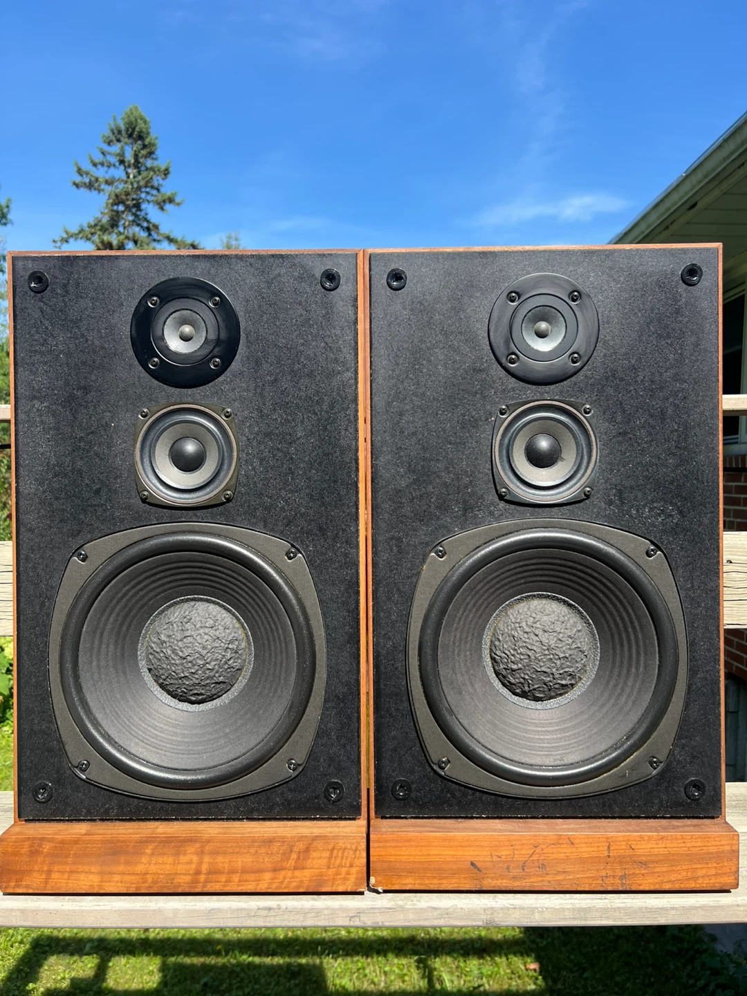 Realistic Optimus 25 Speakers
