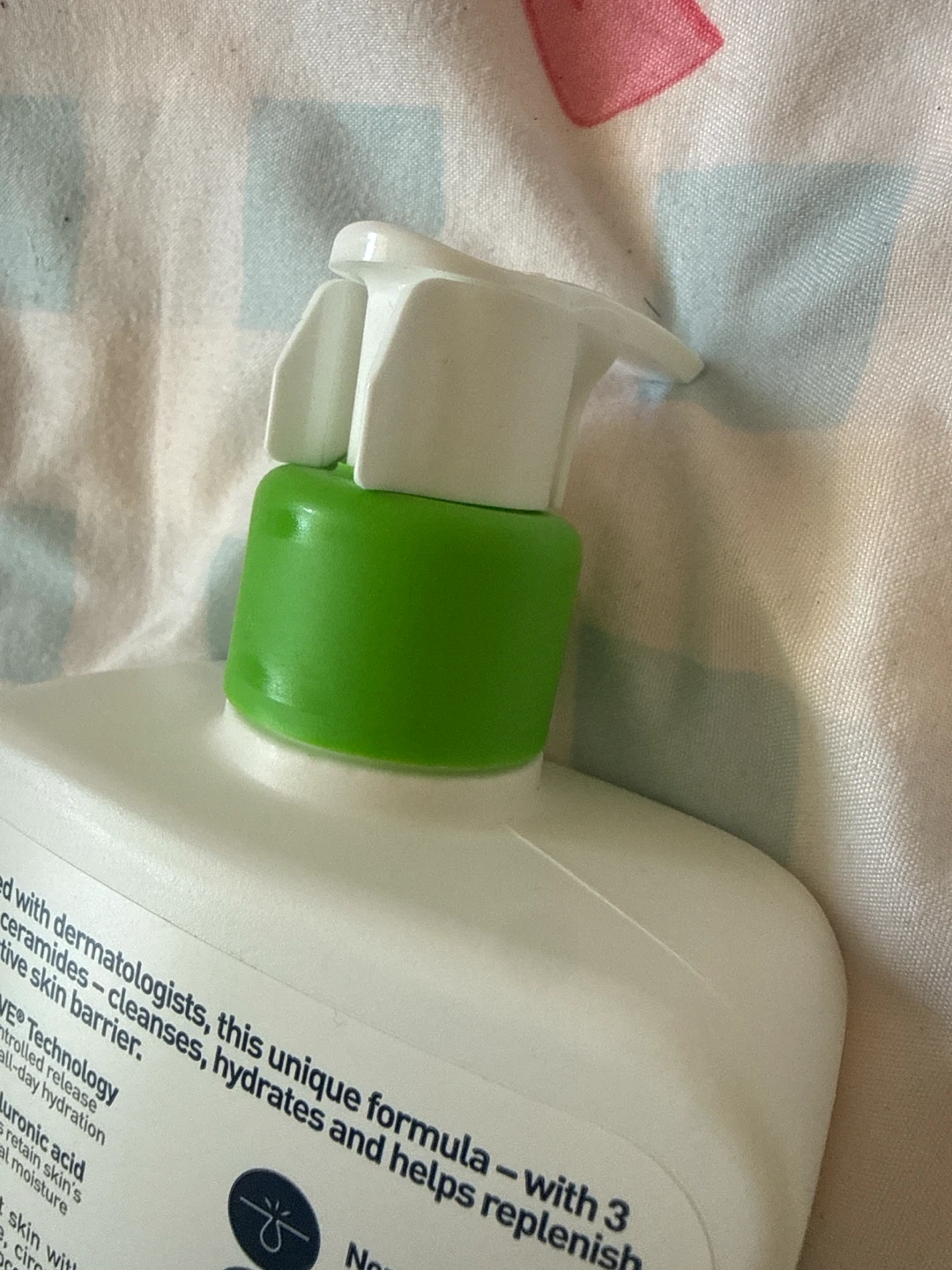 NEW! CeraVe Hydrating Cleanser 562 mL - photo 2