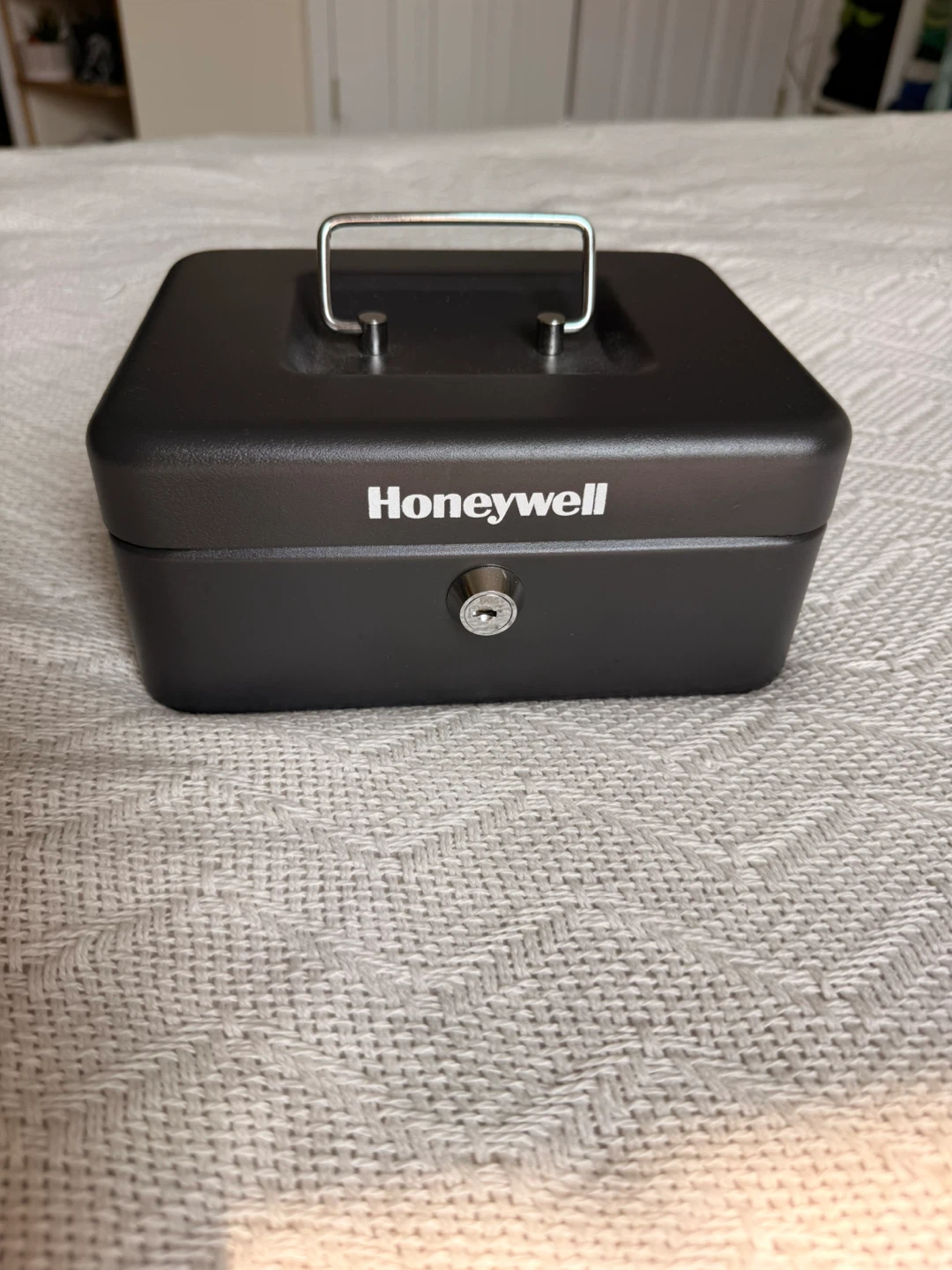 Honeywell Black Cash Box with Tray and Keys