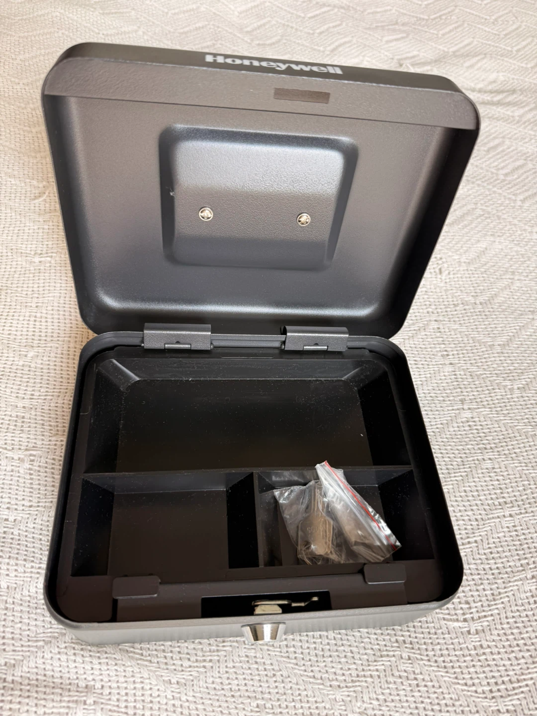 Honeywell Black Cash Box with Tray and Keys - photo 3