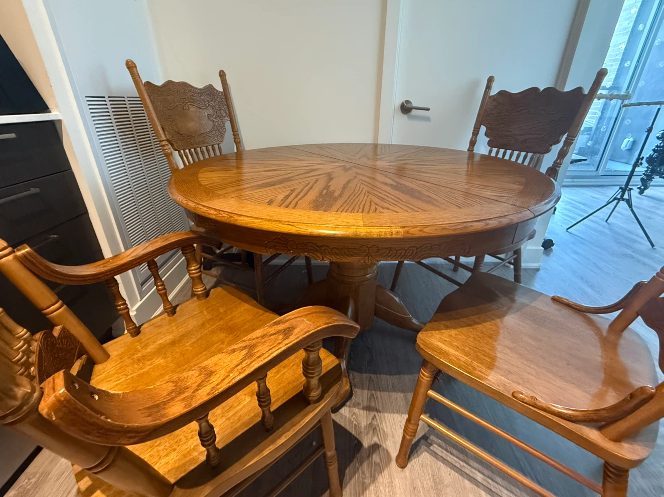 Beautiful Solid Oak Table with chairs and Leaf Extension - photo 2