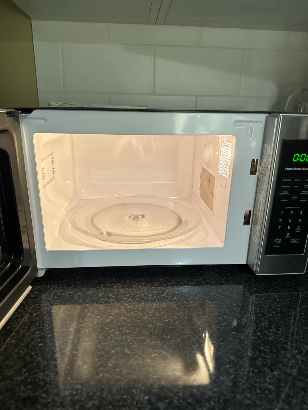 Hamilton Beach Microwave - photo 2
