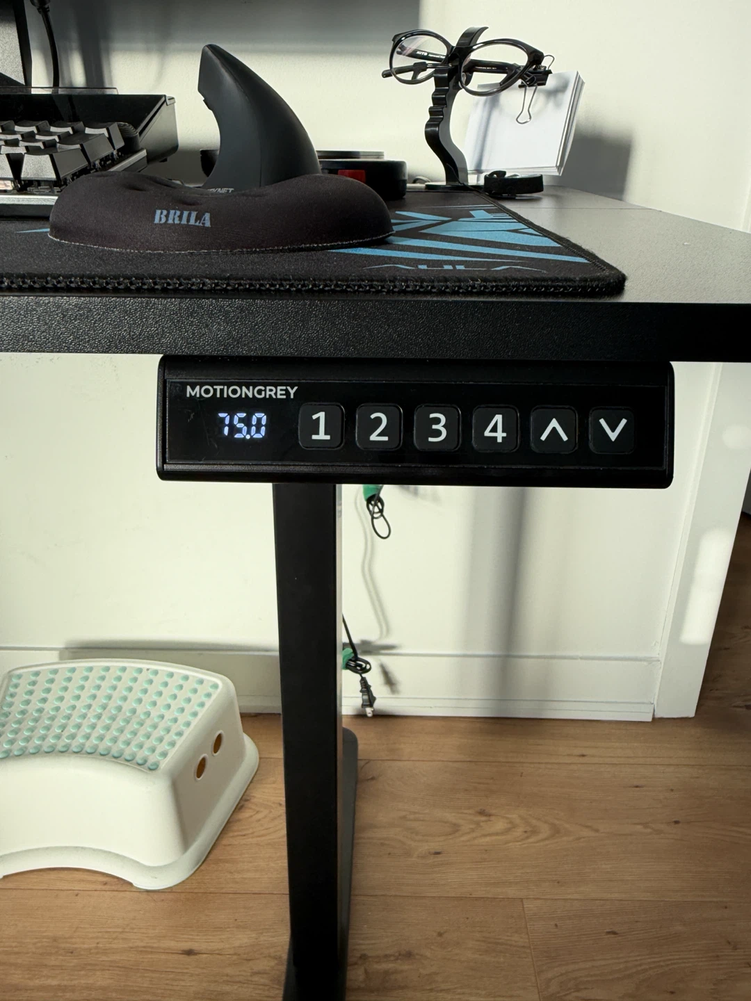 MotionGrey Ergo2 Adjustable Standing Desk (Black) - photo 3