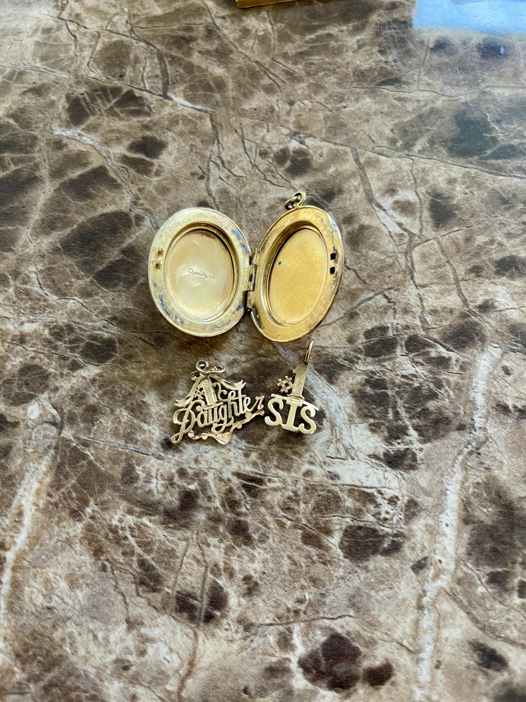 Vintage GOLD Tone Locket with Daughter and Sis Charms - photo 2