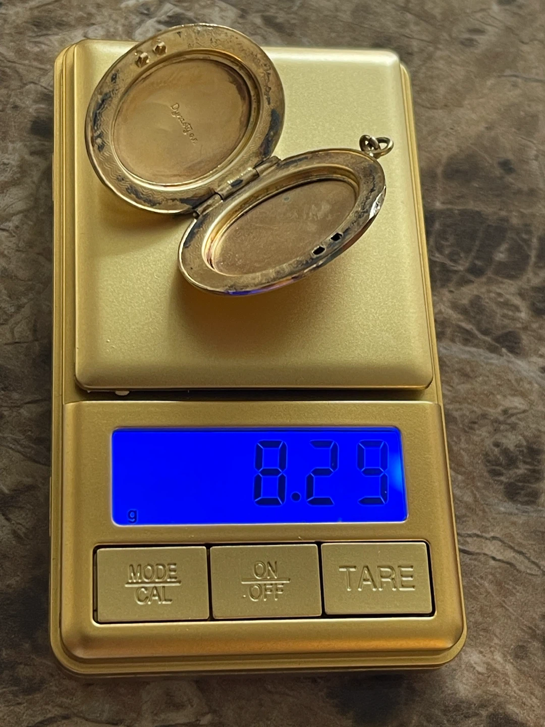 Vintage GOLD Tone Locket with Daughter and Sis Charms - photo 4