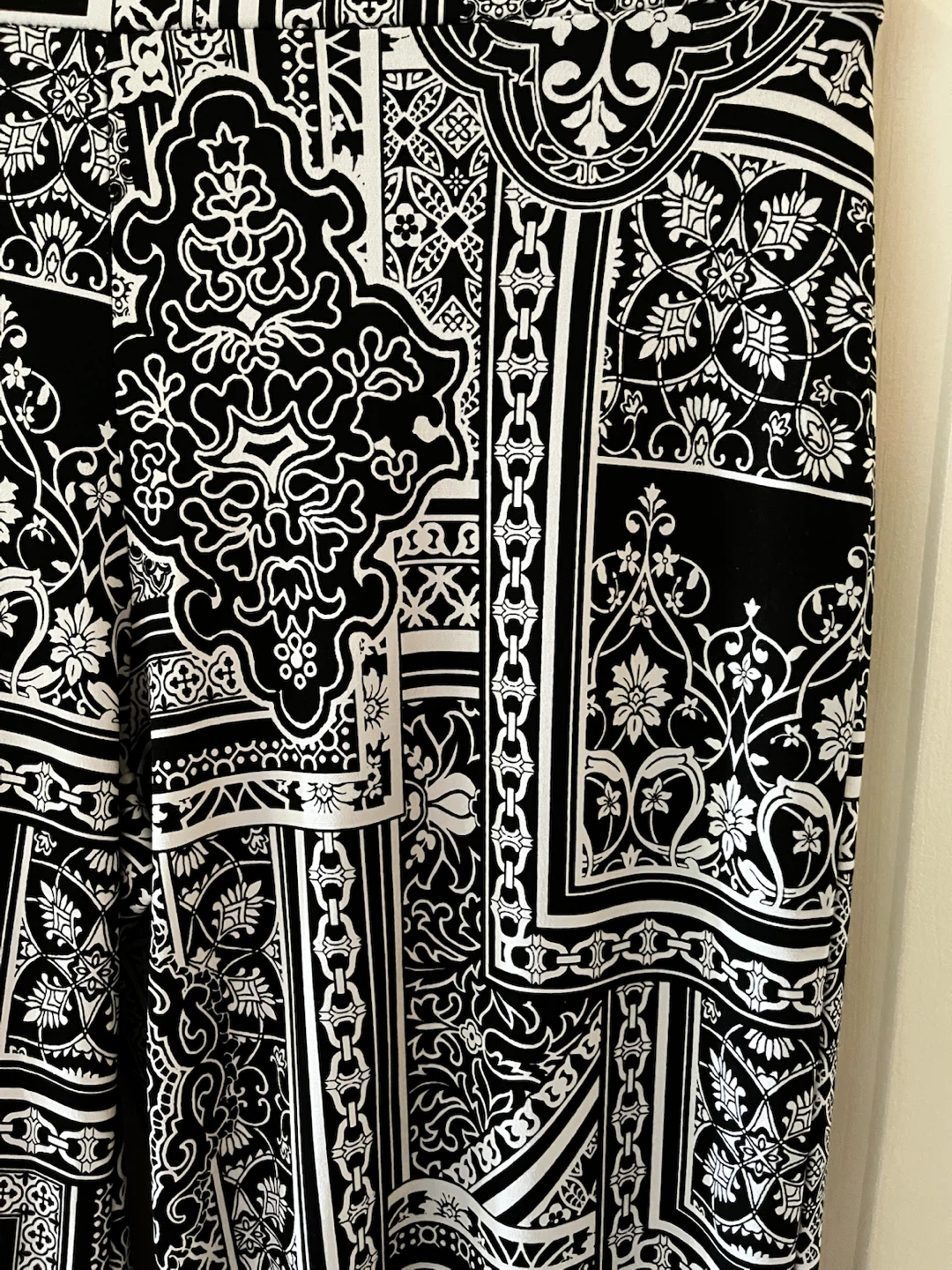 JM Collection Black and White Pattern Pants - Size M - photo 2
