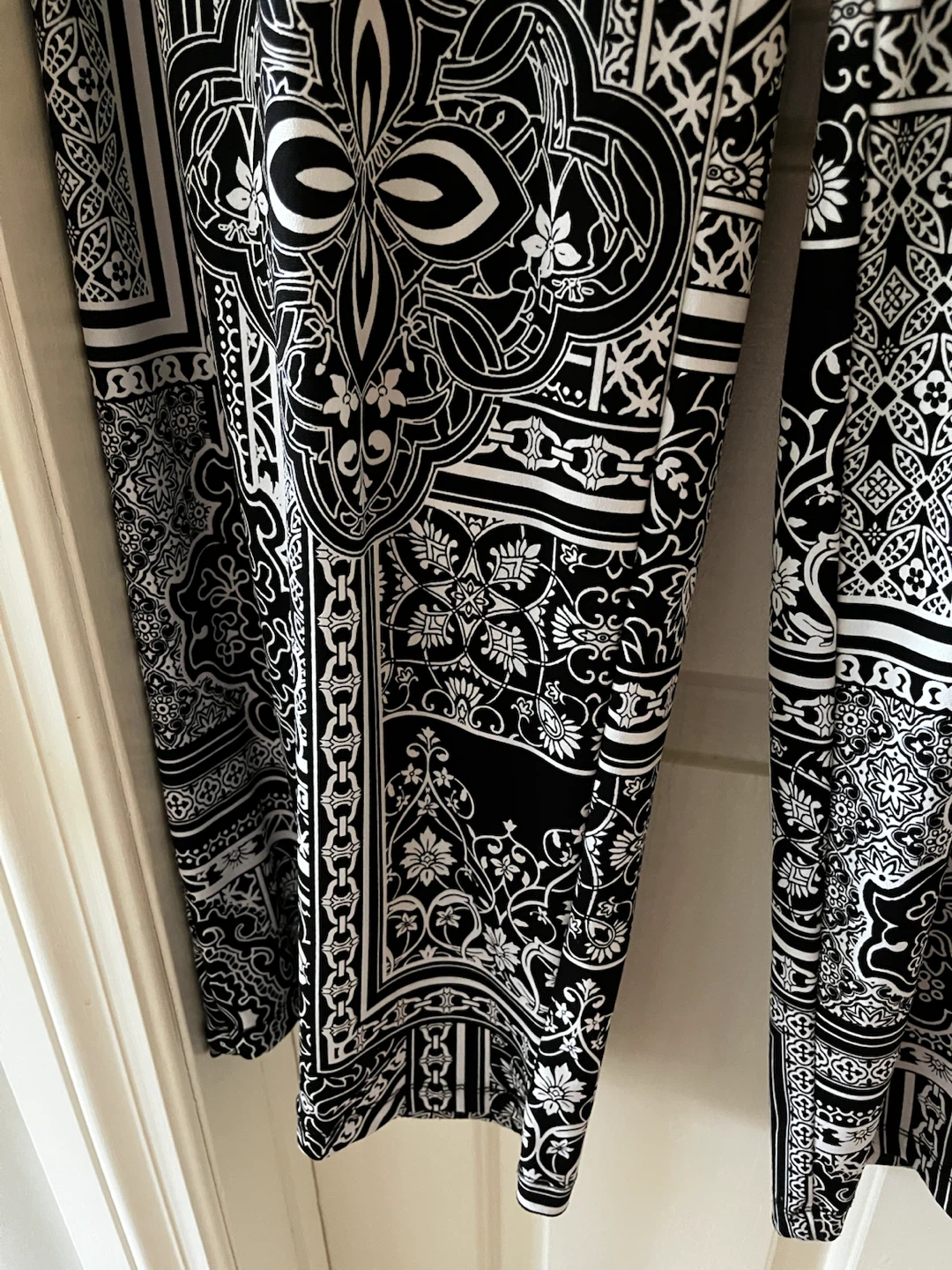 JM Collection Black and White Pattern Pants - Size M - photo 4