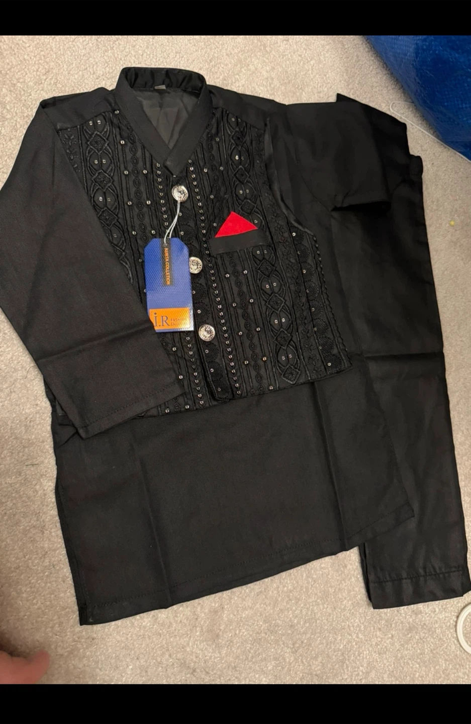 Black kurta set with embroidered vest - photo 2