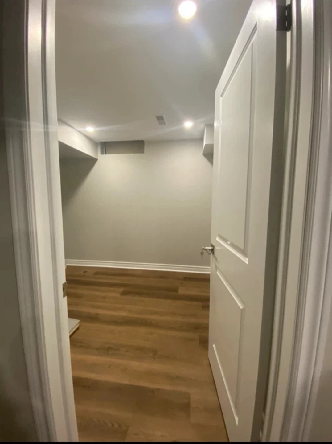 North Oshawa Room for Rent Near UOIT