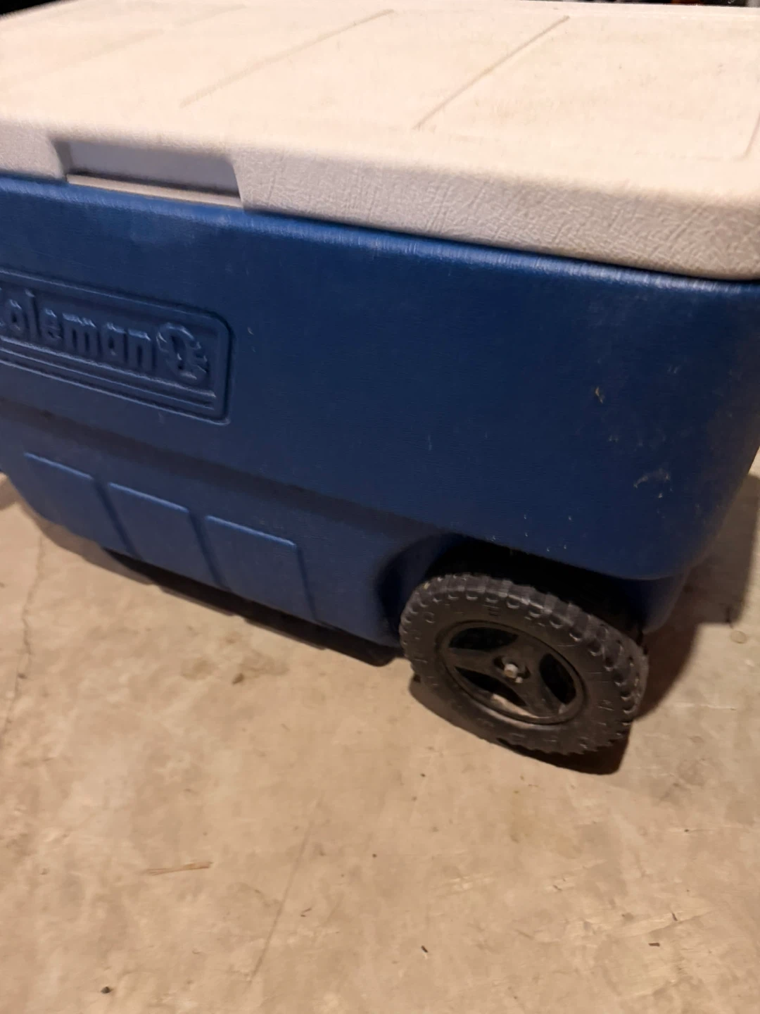 Coleman Rolling Cooler - photo 5