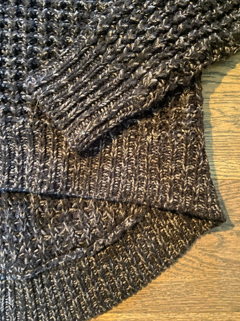 LIKE NEW: Ardene V-Neck Knit Sweater XS - photo 3