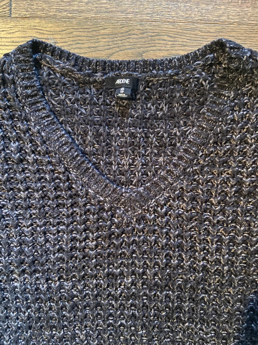 LIKE NEW: Ardene V-Neck Knit Sweater XS - photo 5