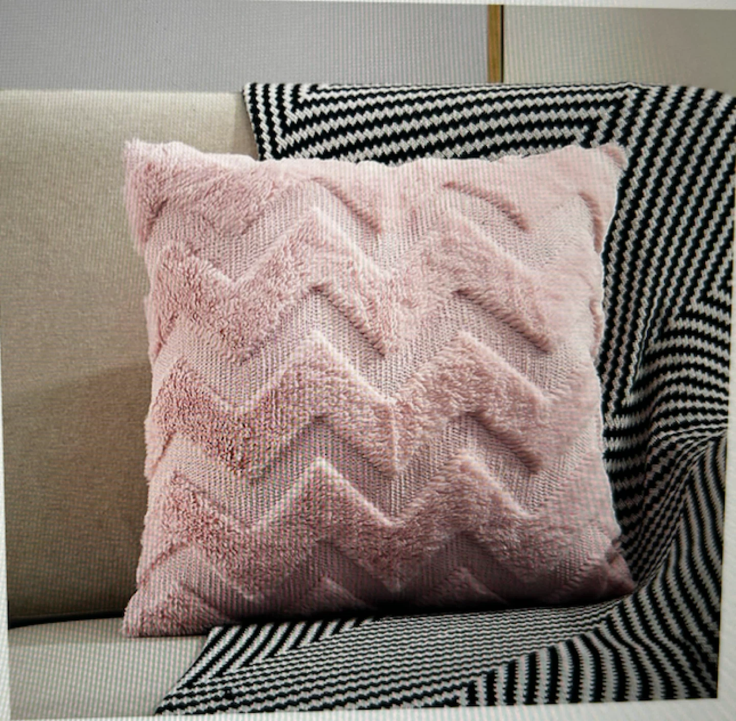 2 Pink Fur Throw Pillow Covers (42x42cm) - photo 5