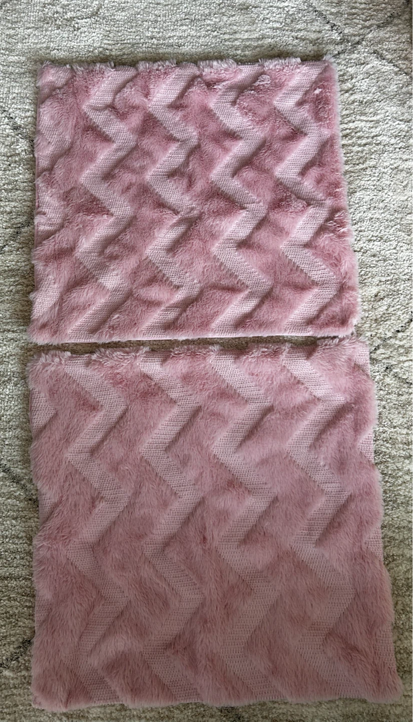2 Pink Fur Throw Pillow Covers (42x42cm)