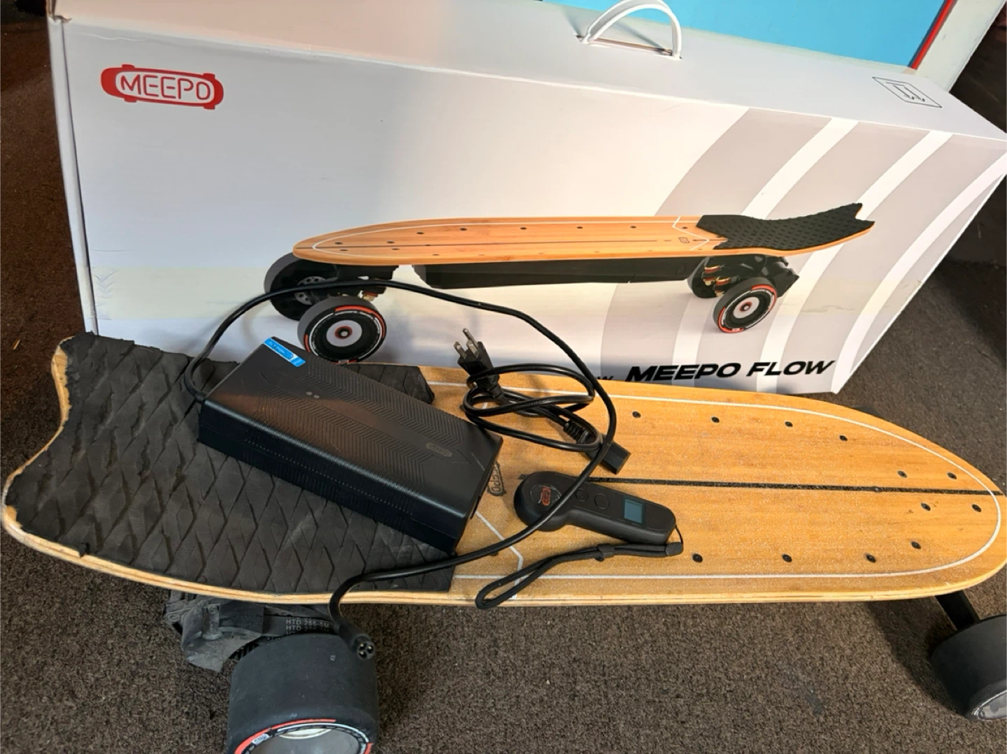 Meepo Flow Electric Skateboard with Charger and Remote