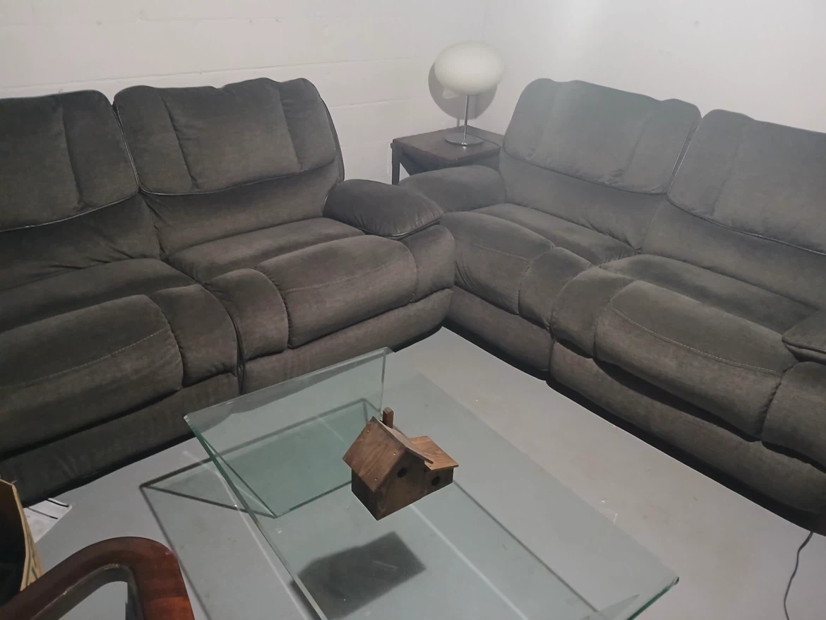 2 Electric Reclining Couches, Glass Table & Lamp For Sale - photo 2