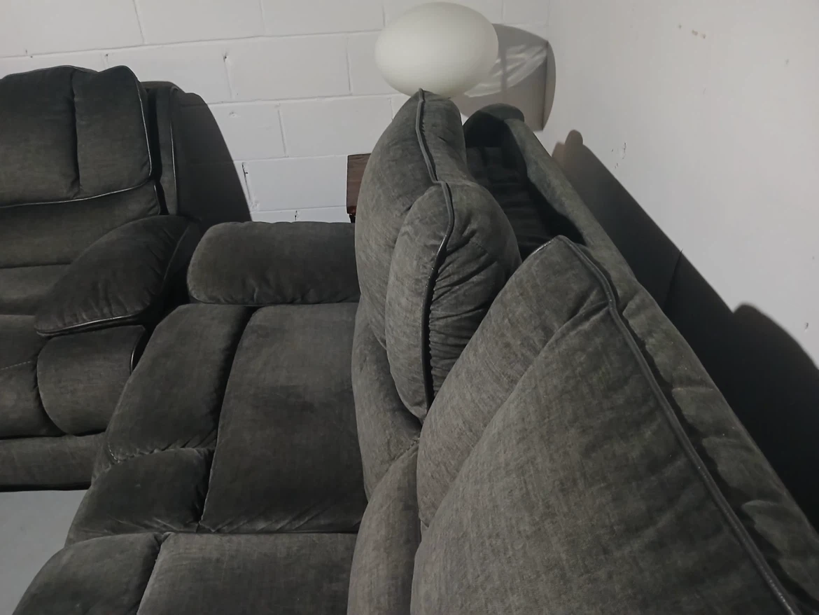 2 Electric Reclining Couches, Glass Table & Lamp For Sale - photo 3