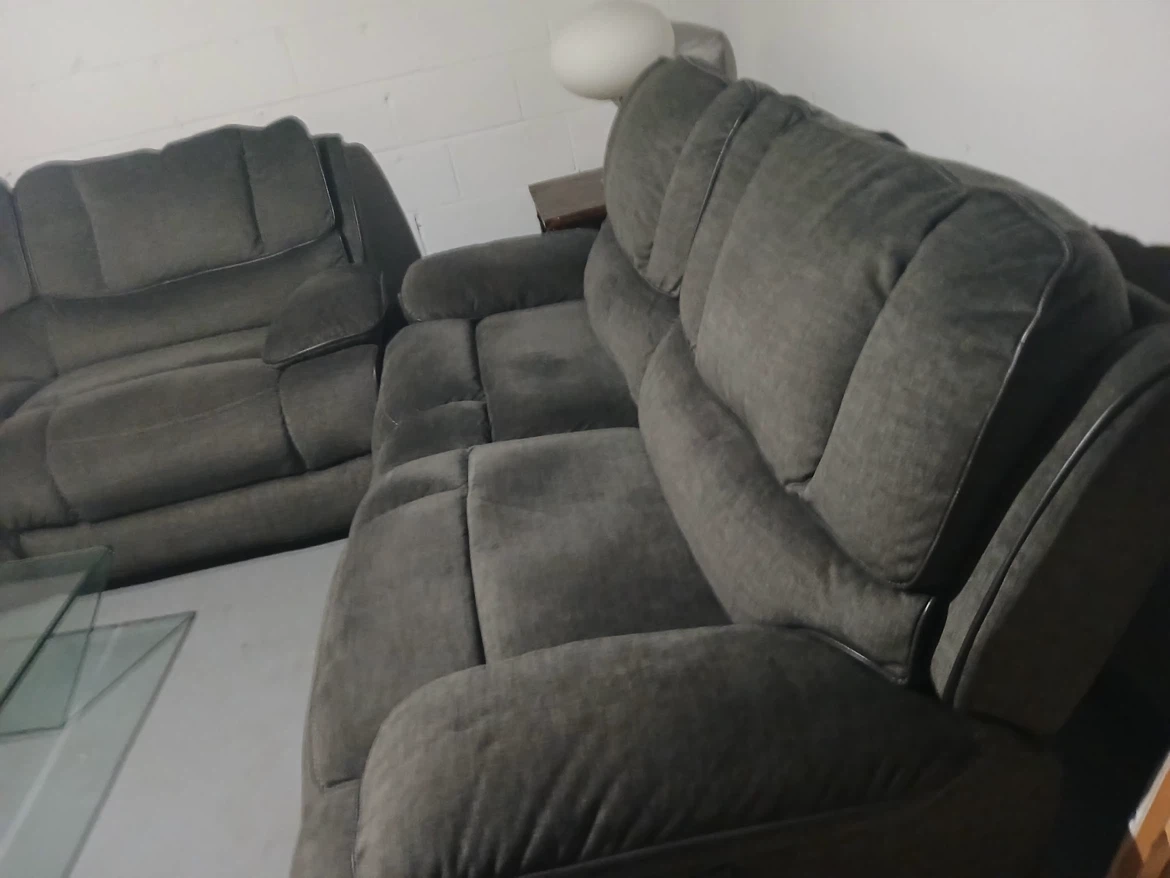 2 Electric Reclining Couches, Glass Table & Lamp For Sale - photo 4