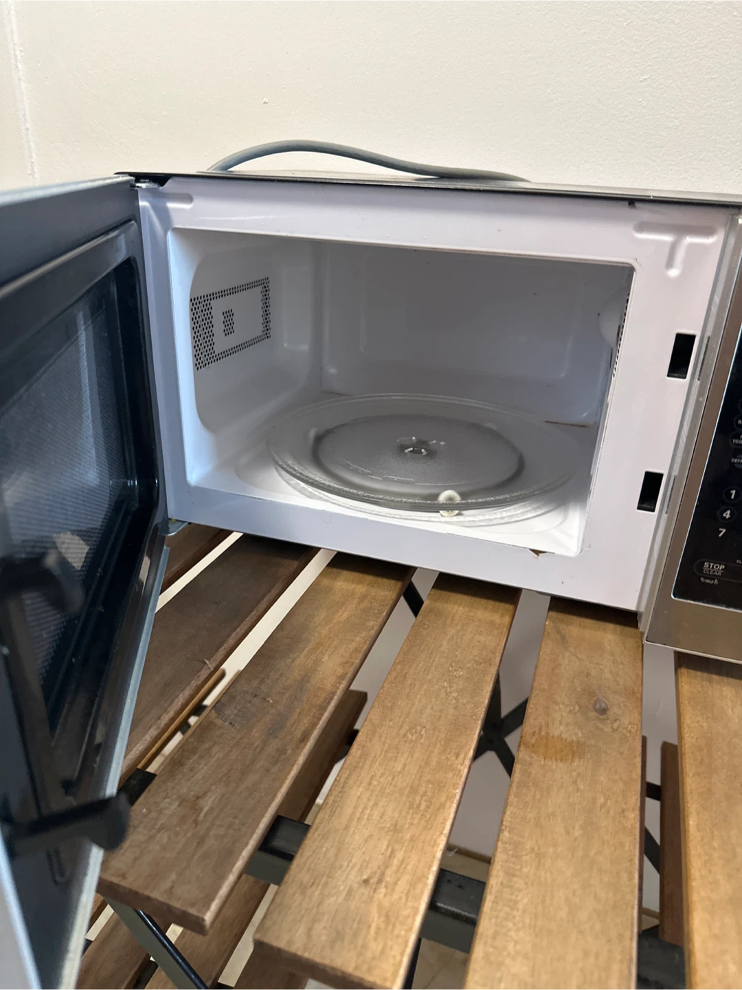Hamilton Beach Microwave - photo 3