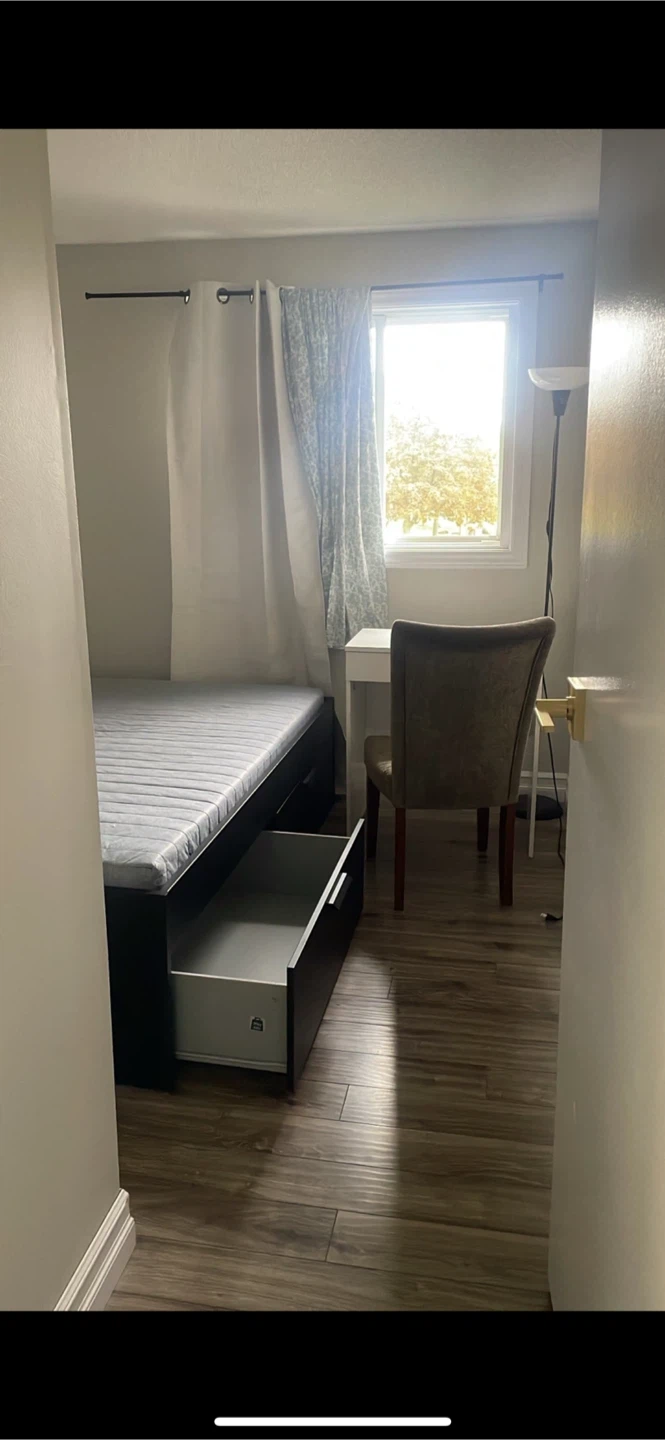 Room for Rent near UOIT - photo 3