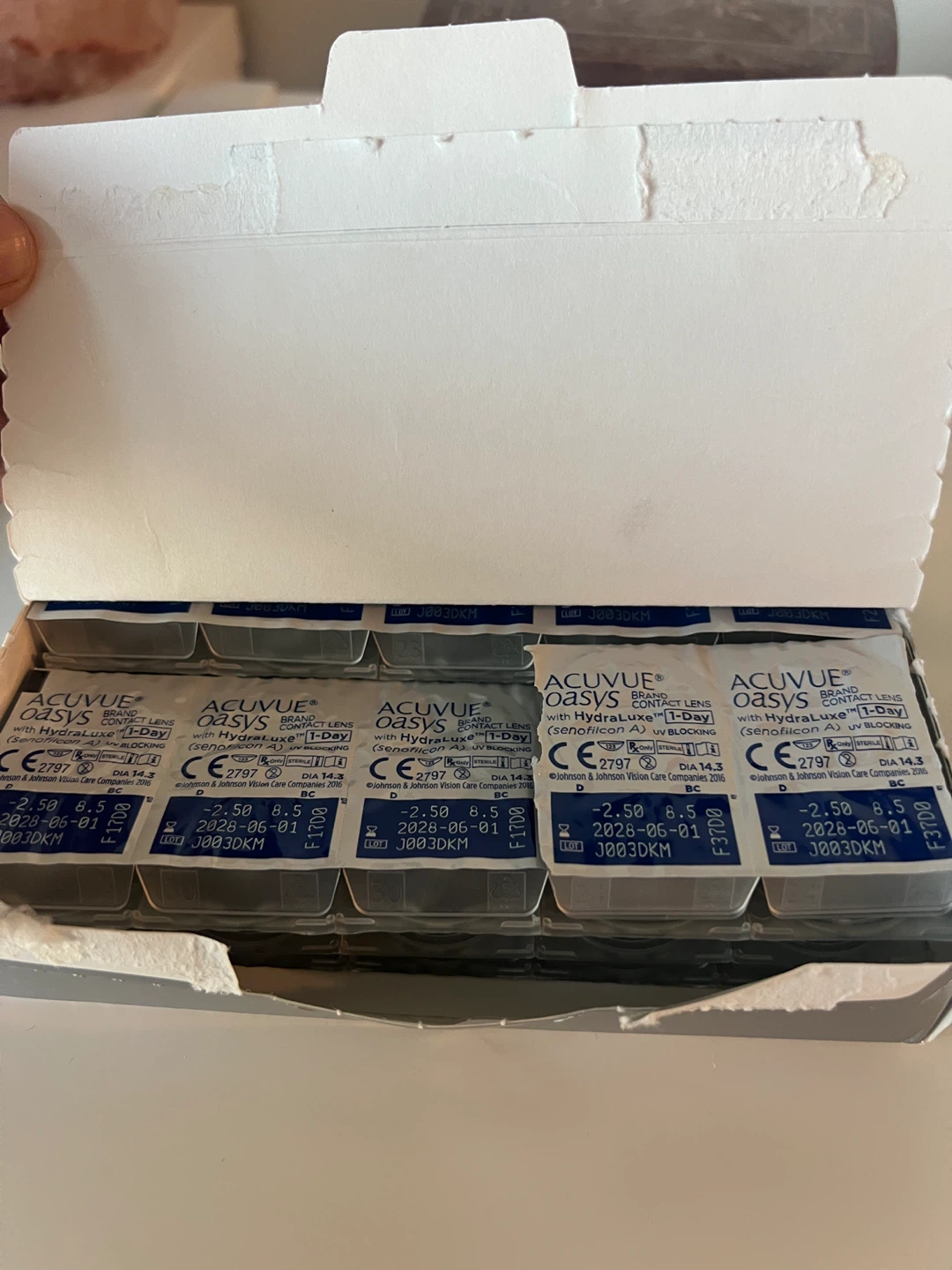 ACUVUE Oasys 1-Day Contact Lenses - photo 2
