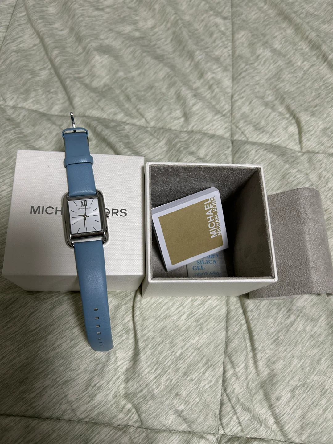 Michael Kors Watch with Blue Band - photo 2
