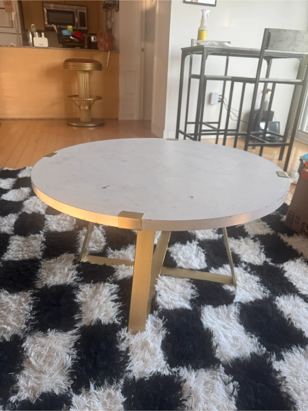 Round coffee table with gold legs MINOR DEFECTS - photo 4