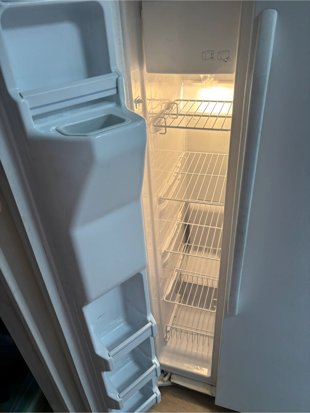 GE Side-by-Side Refrigerator - photo 3