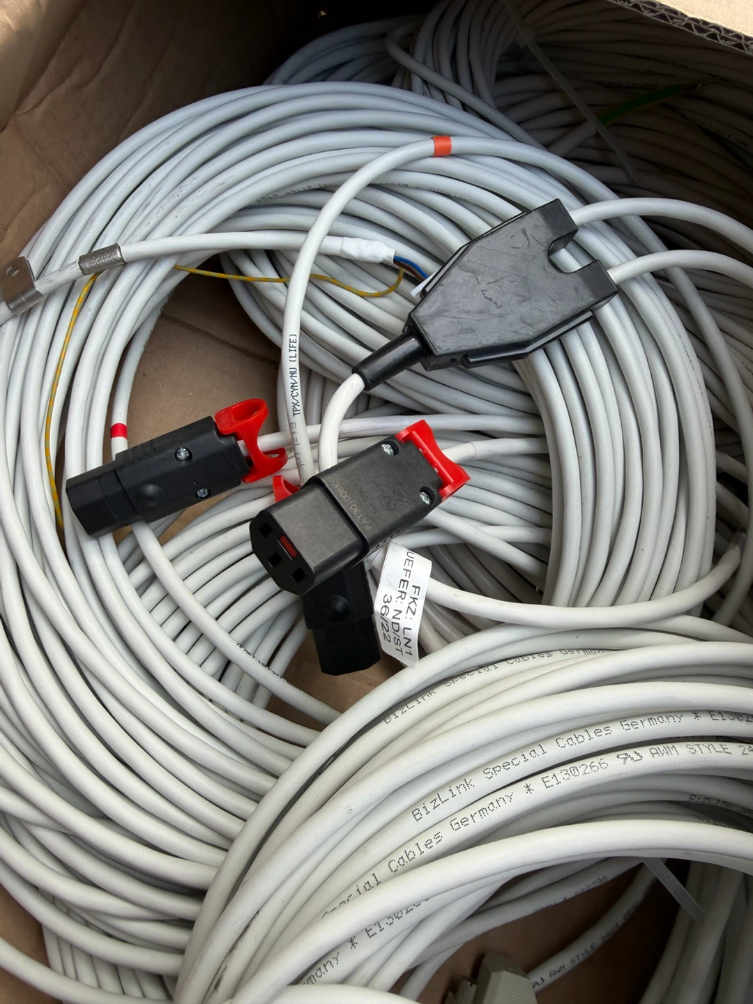 BizLink Special Cables Germany Bulk Cable Lot - photo 2