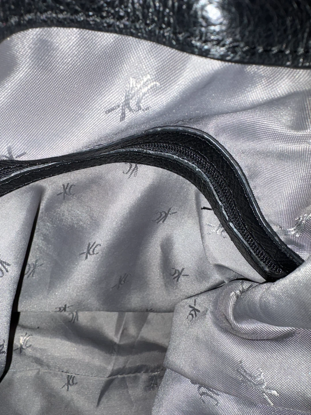 Kenneth Cole New York “No Slouch” Leather Bucket Bag - photo 4
