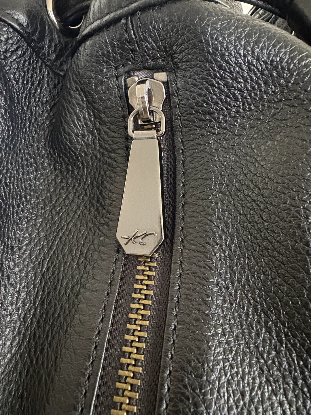 Kenneth Cole New York “No Slouch” Leather Bucket Bag - photo 5