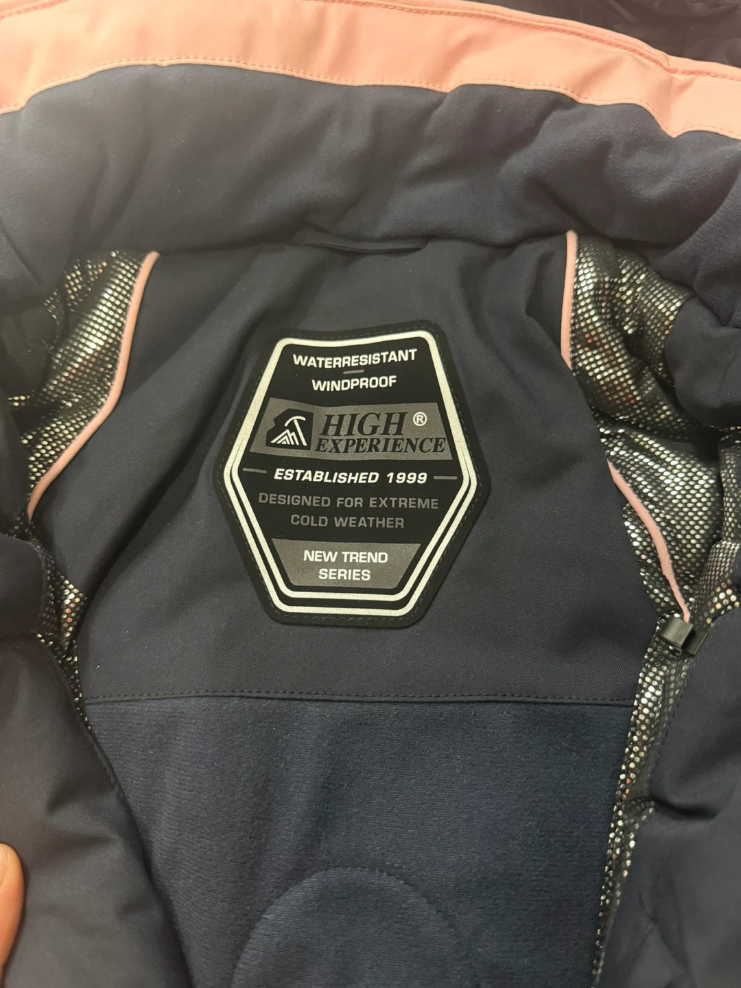 Women’s Snowboard/Ski Jacket Size Medium - photo 3