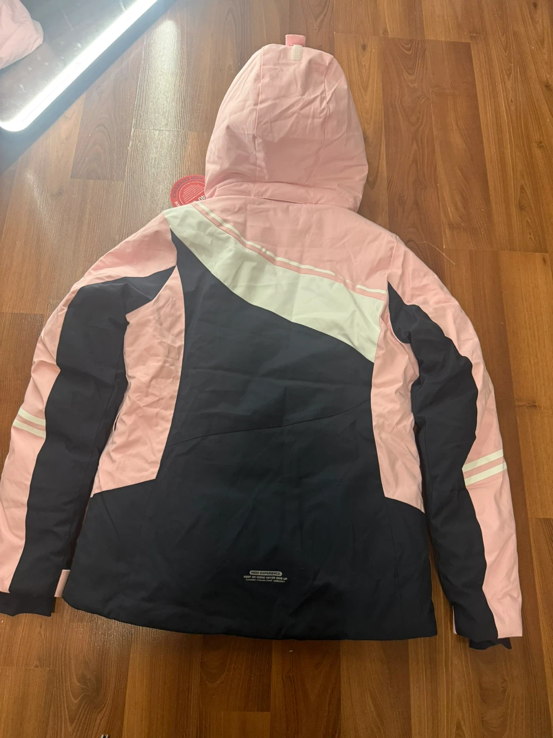 Women’s Snowboard/Ski Jacket Size Medium - photo 4