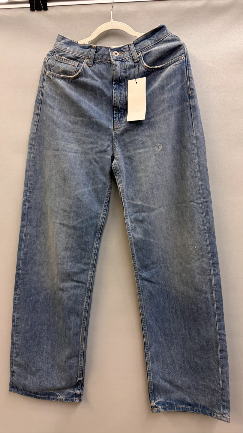 ZARA Feminine Tapered Jeans