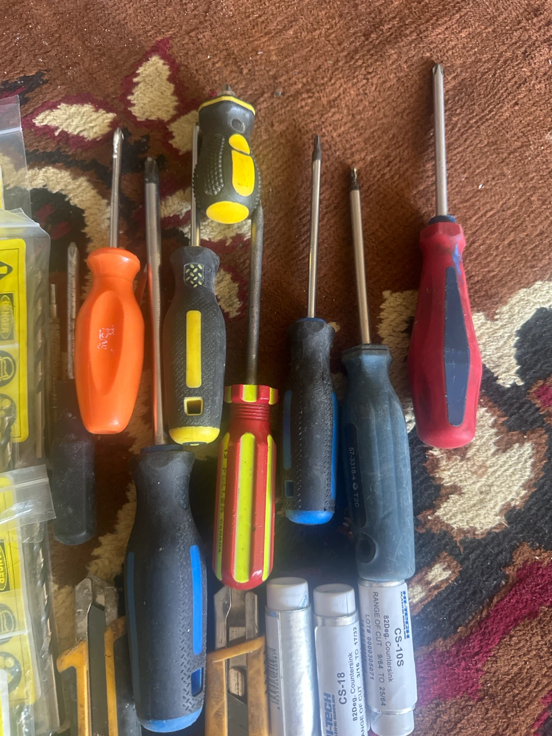 Lot of 3 Utility Knives and Assorted Screwdrivers - photo 2