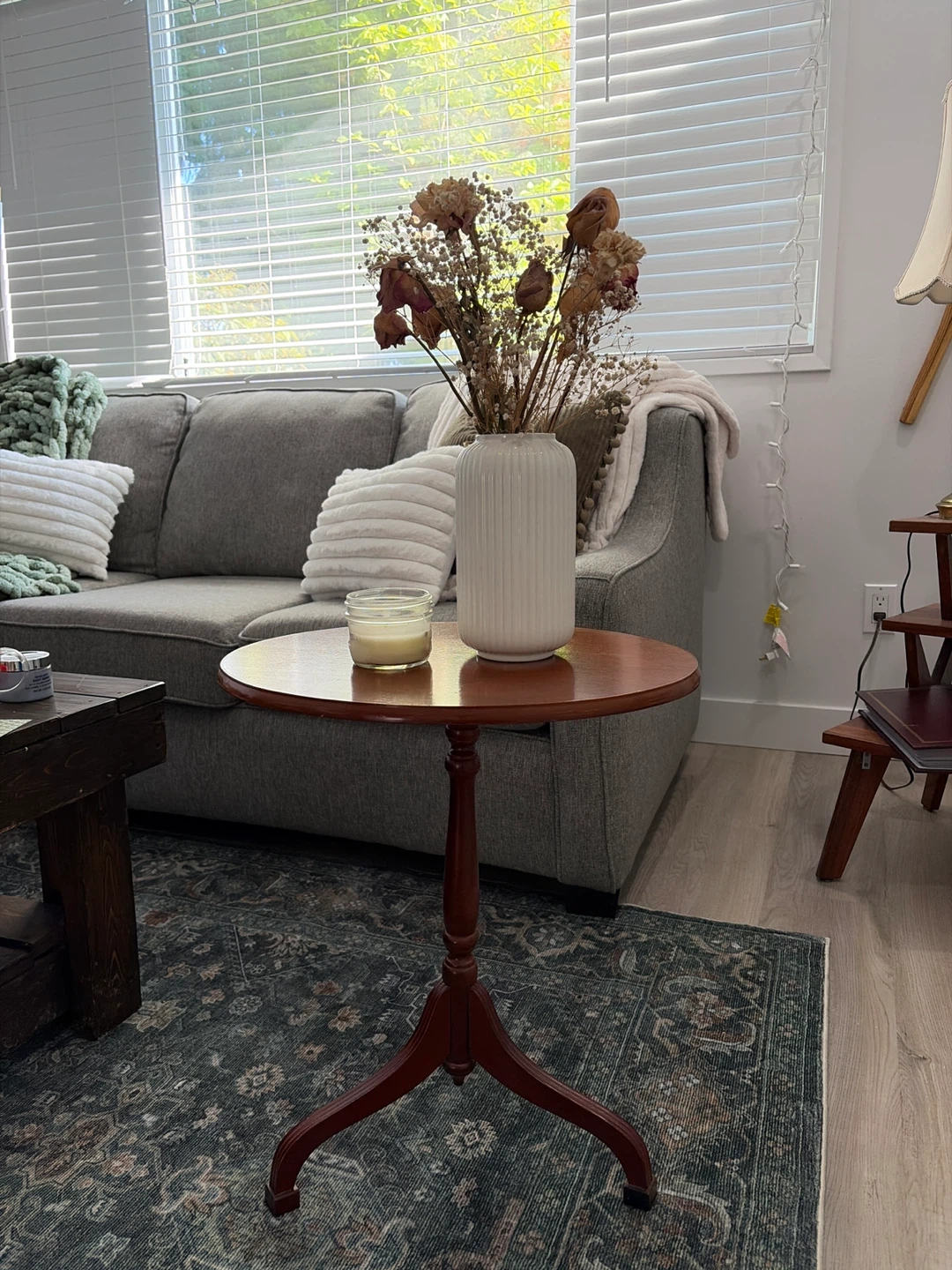 Vintage! Round Pedestal Accent Table