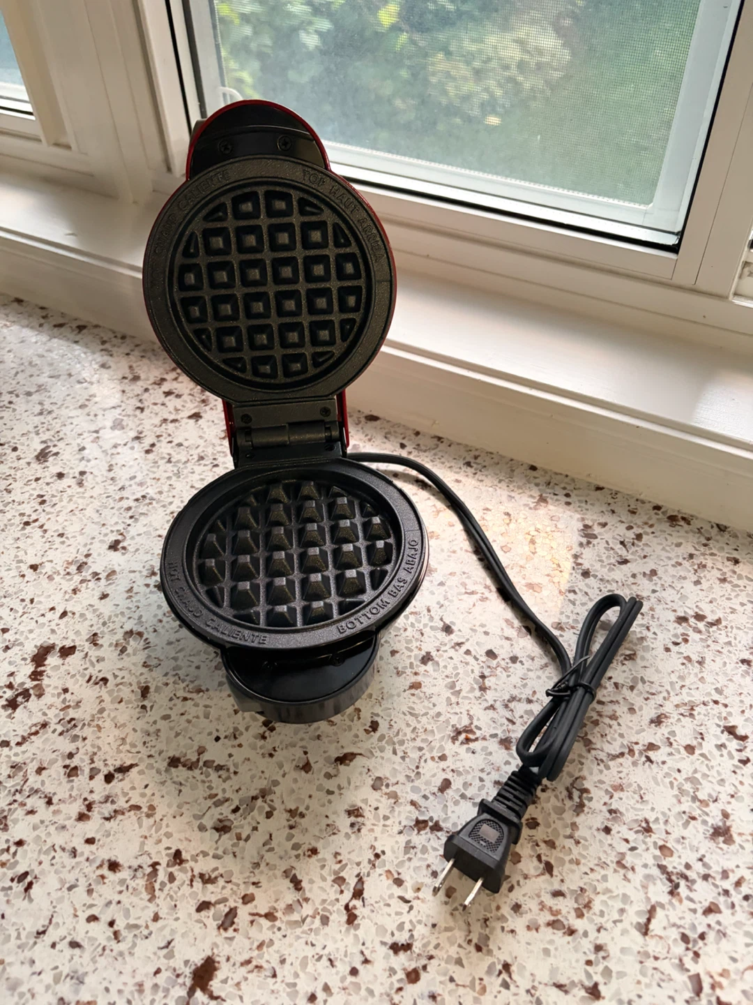 New Dash Mini Waffle Maker, 6 pieces
