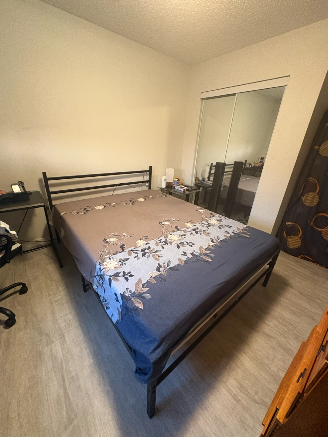 Bed with mattress - photo 3