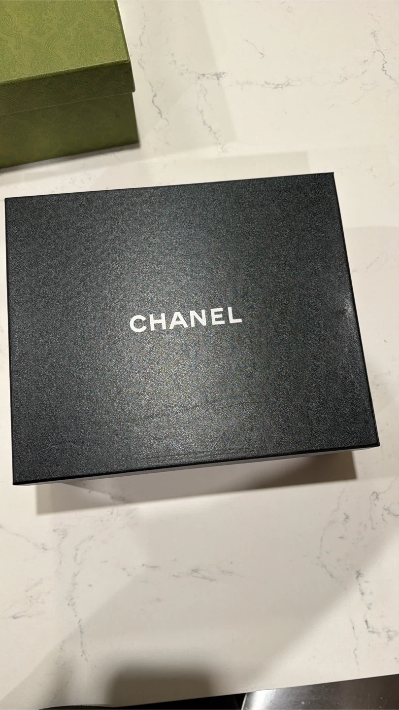Chanel and Gucci Gift Boxes - photo 2