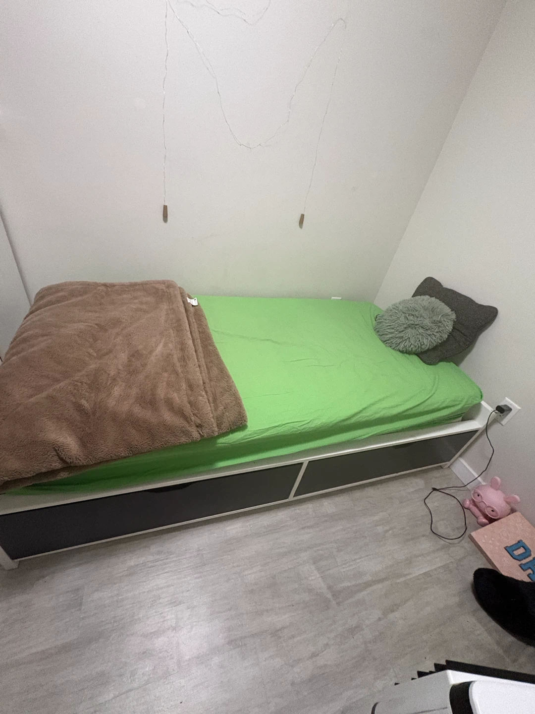 Twin bed with mattress