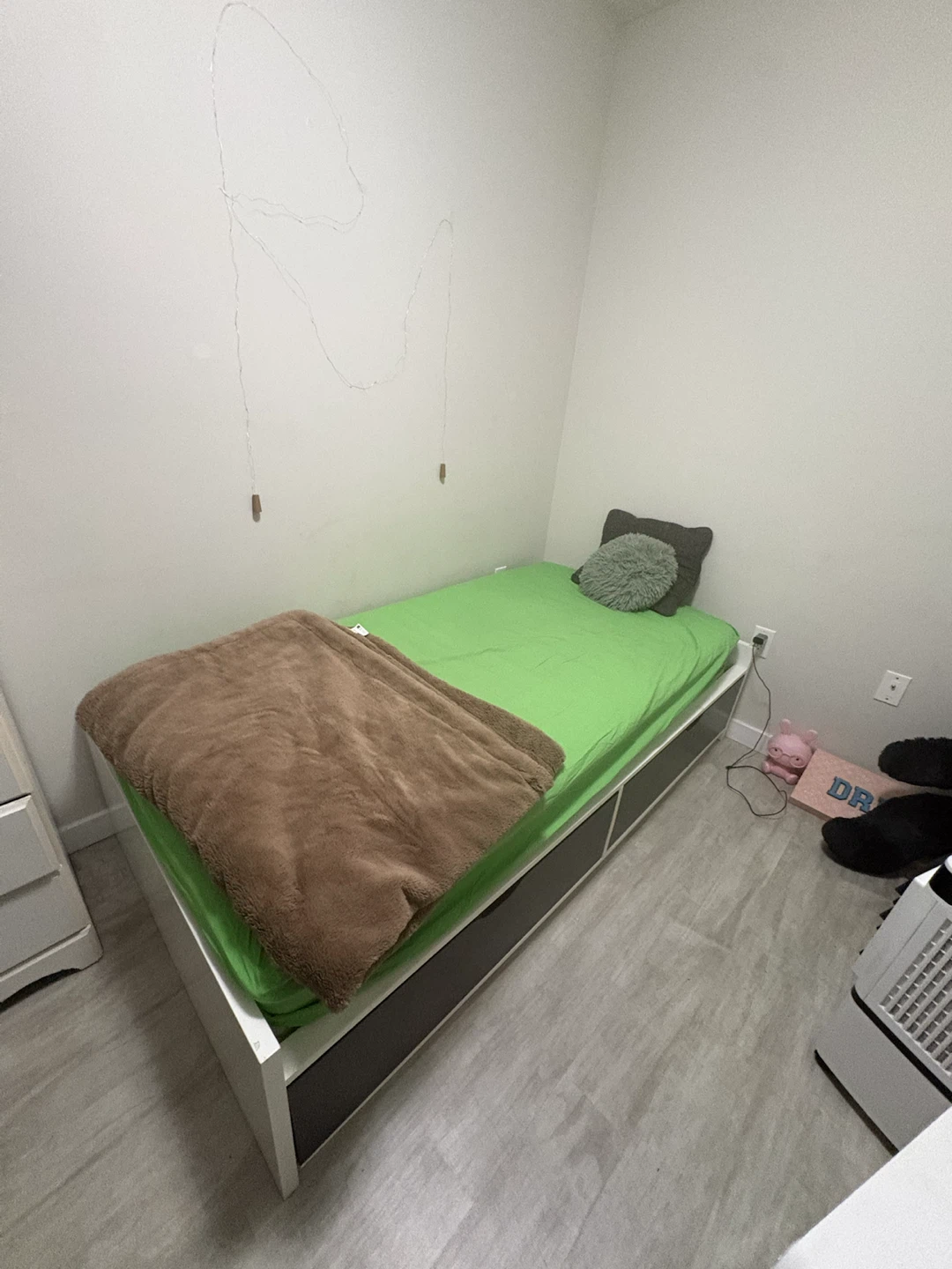 Twin bed with mattress - photo 2